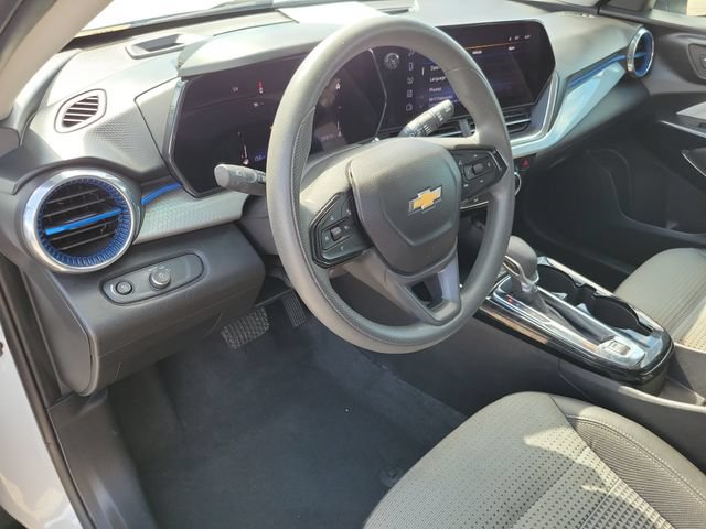 Used 2025 Chevrolet Trax LT FWD image 29