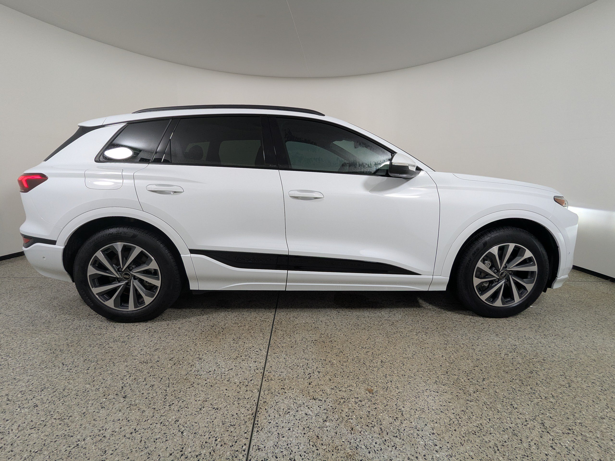 Certified 2025 Audi Q6 e-tron Prestige AWD/4WD image 8