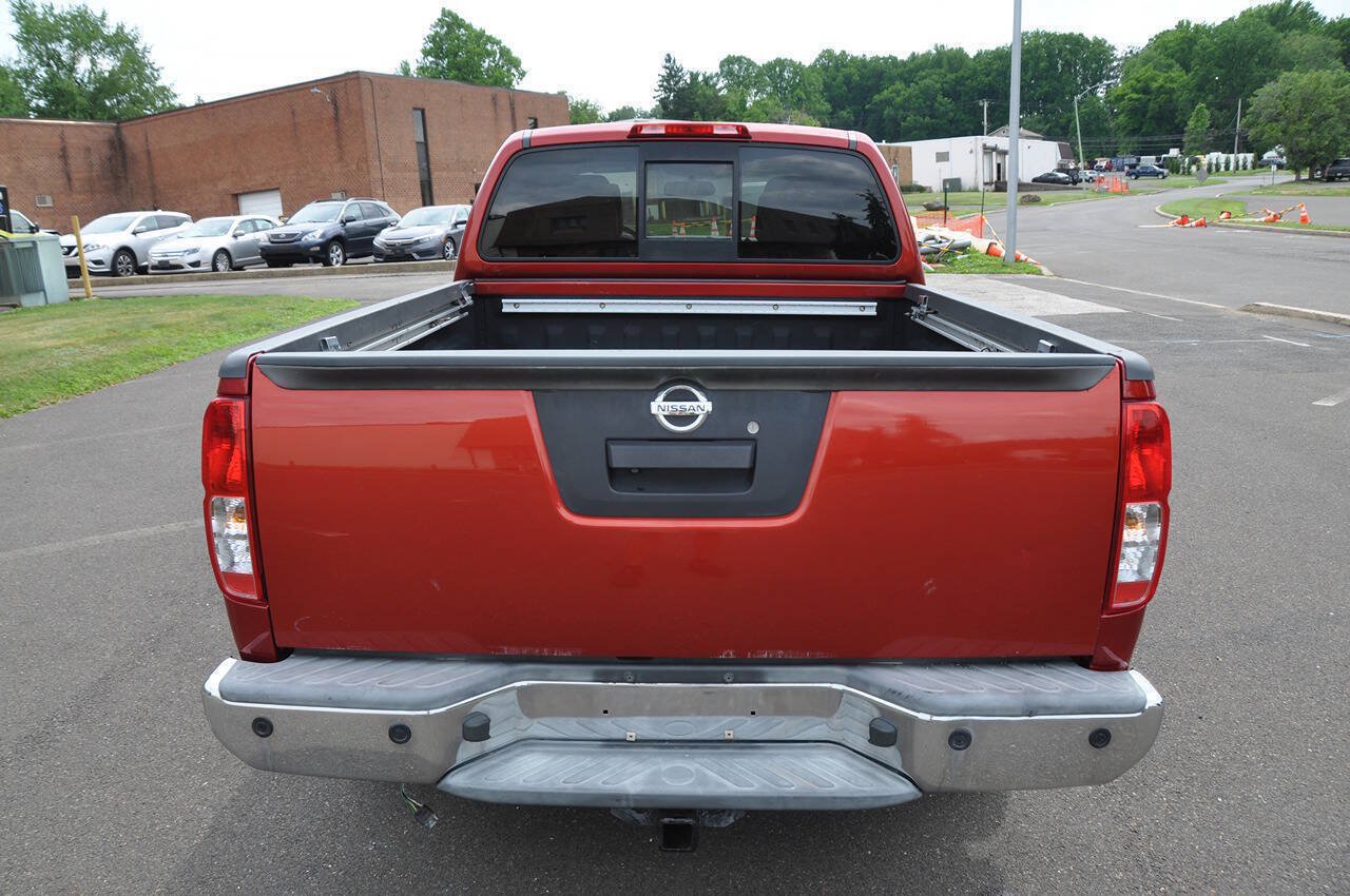 Used 2014 Nissan Frontier SL w/ SL Moonroof Package AWD/4WD image 9