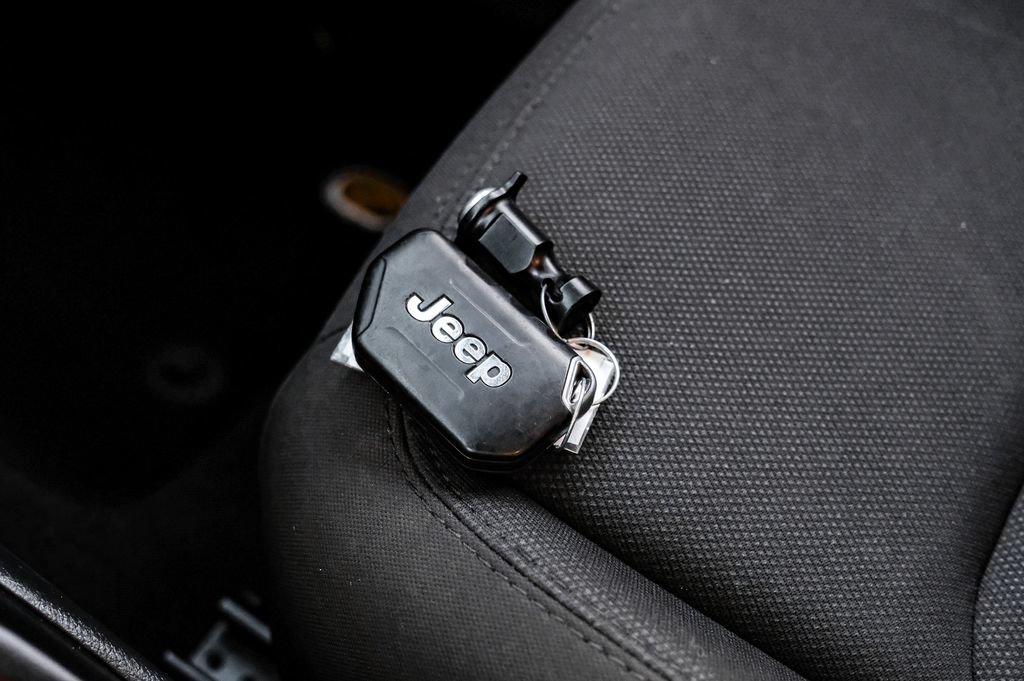 Used 2022 Jeep Wrangler Sport AWD/4WD image 33