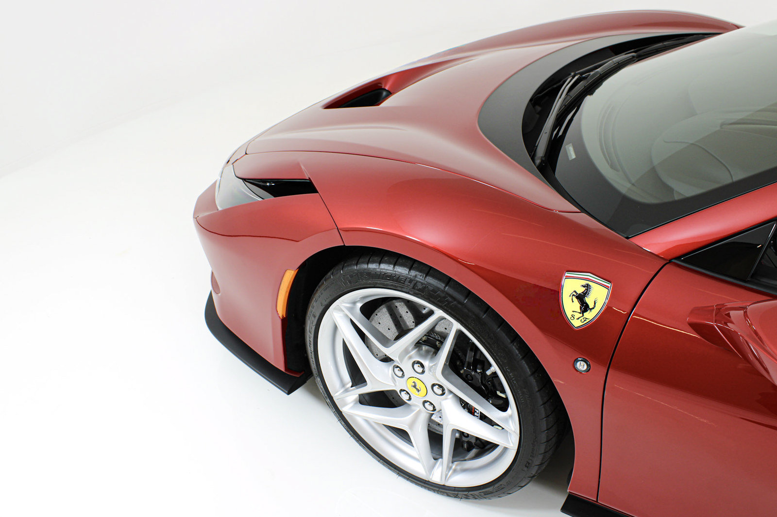 Certified 2023 Ferrari F8 Tributo RWD image 6