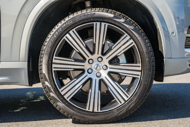 Certified 2025 Volvo XC90 B6 Plus w/ Protection Package Premier AWD/4WD image 19
