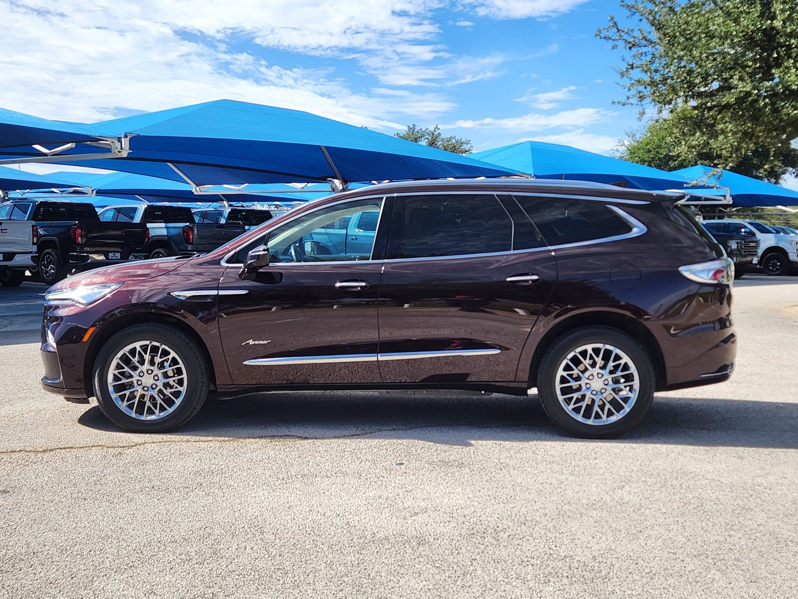 Used 2023 Buick Enclave Avenir w/ Avenir Technology Package FWD image 3
