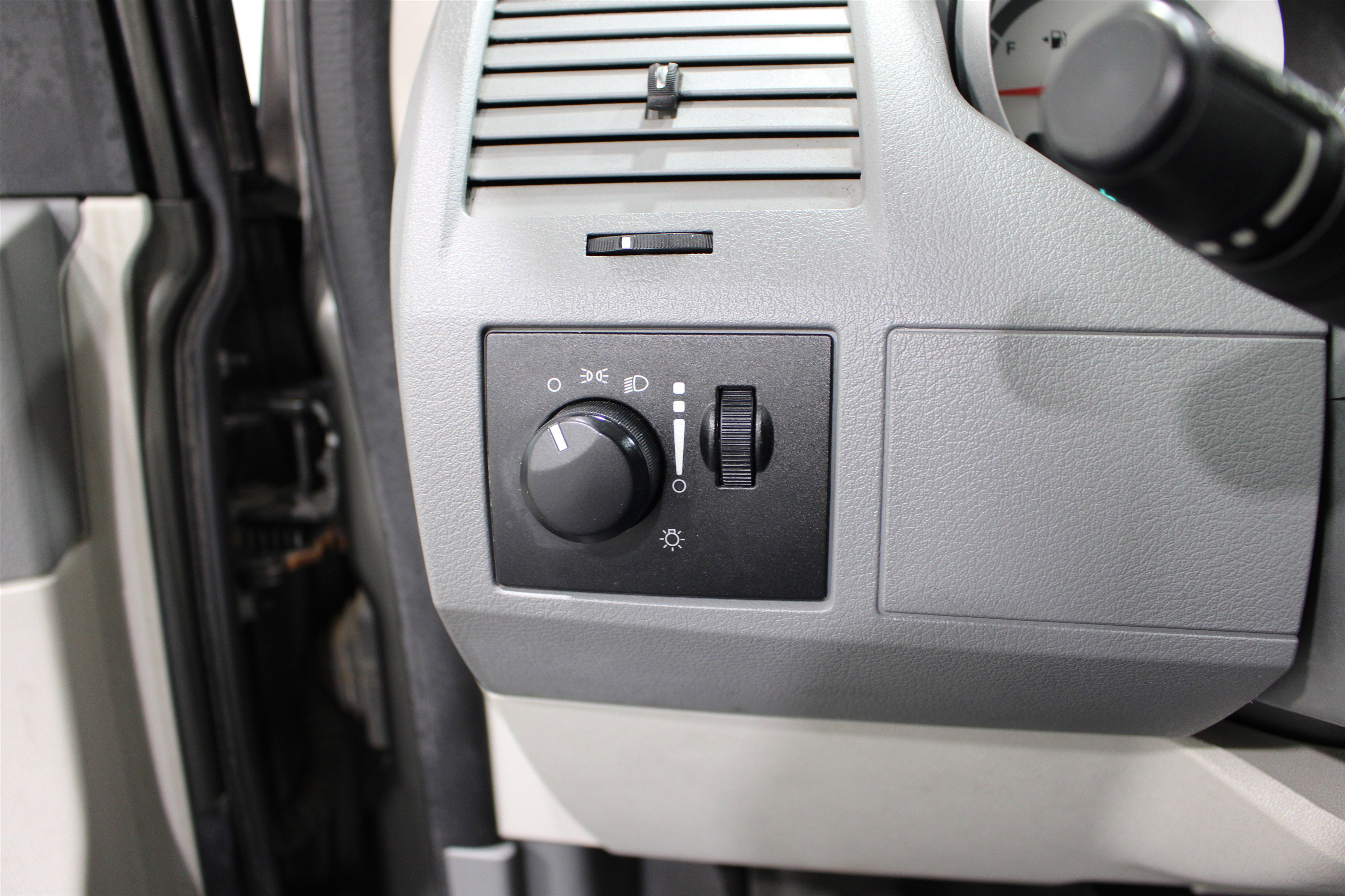 Used 2010 Dodge Grand Caravan SE FWD image 7