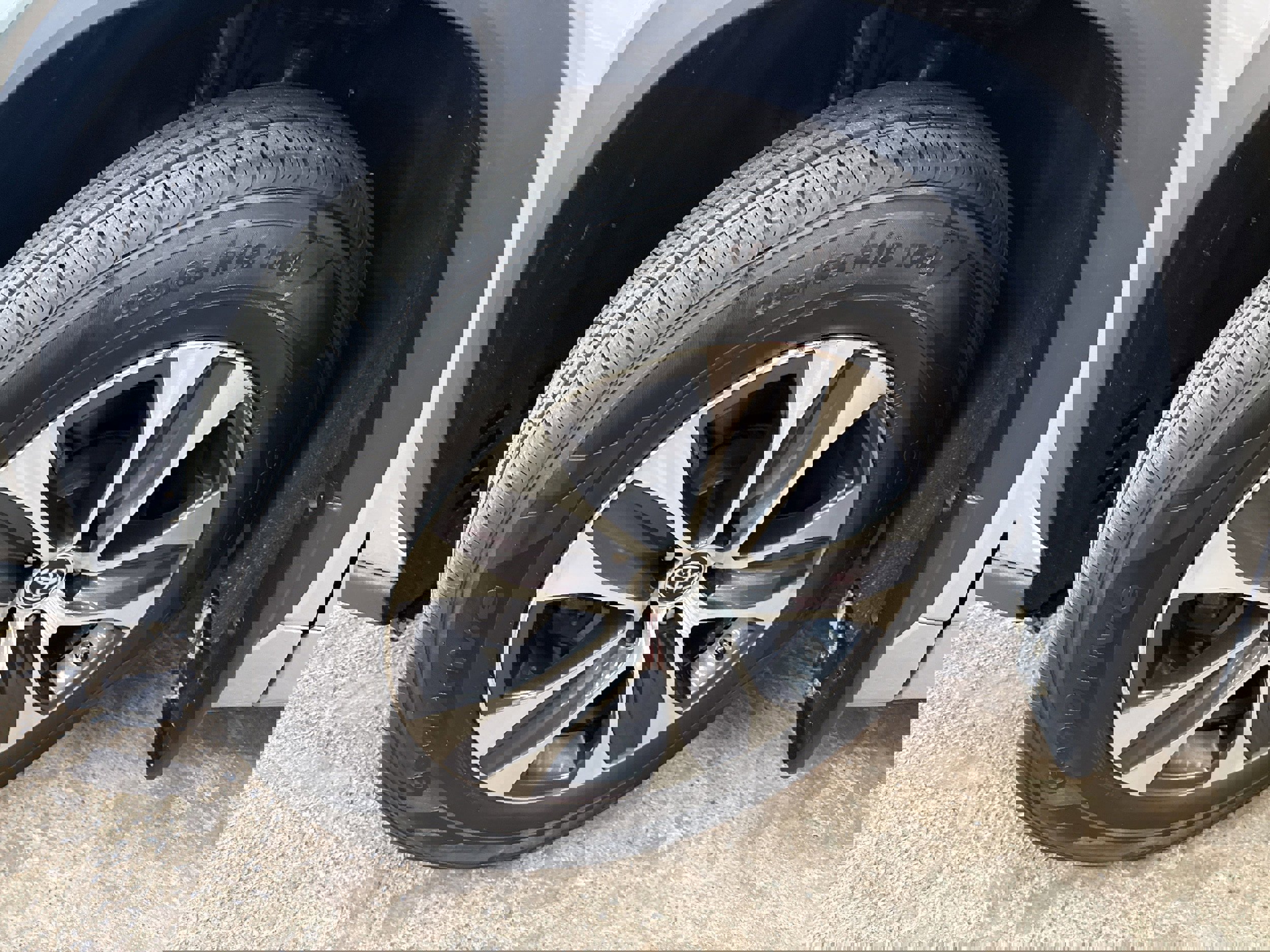 Used 2022 Toyota Highlander XLE image 4