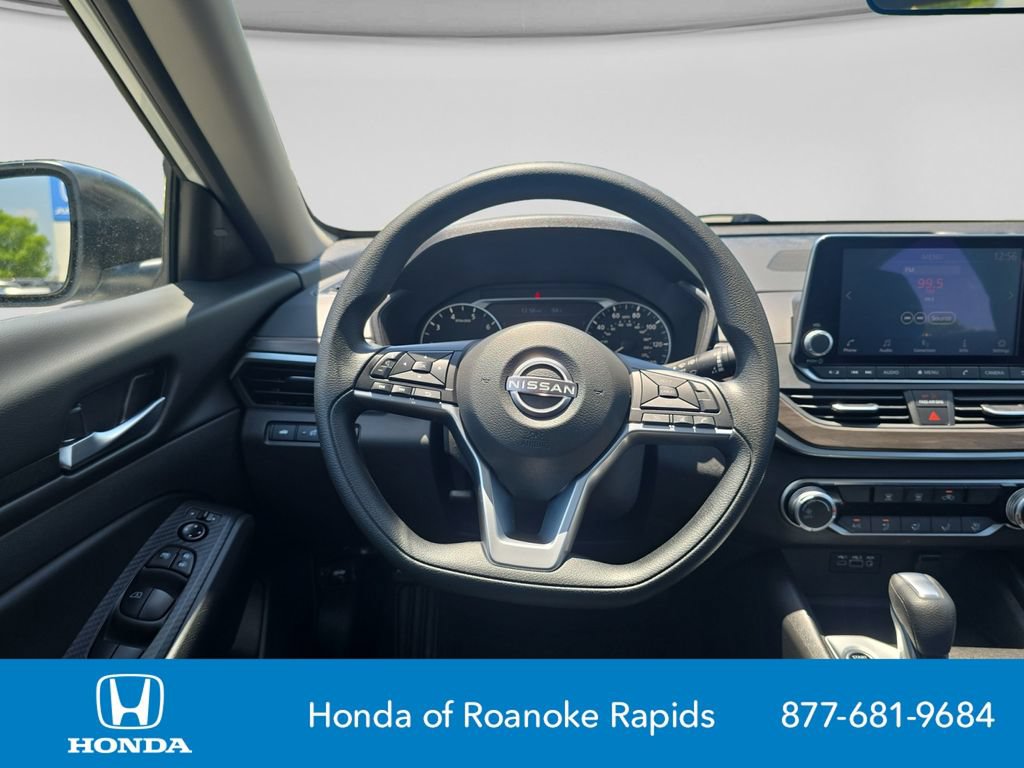 Used 2025 Nissan Altima 2.5 SV FWD image 13