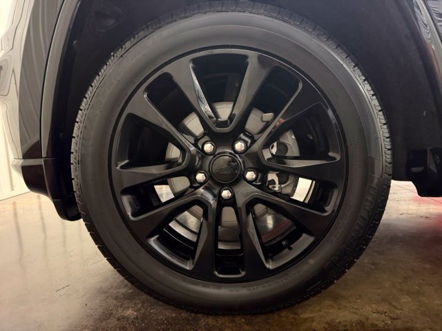 Used 2019 Jeep Grand Cherokee Altitude AWD/4WD image 10
