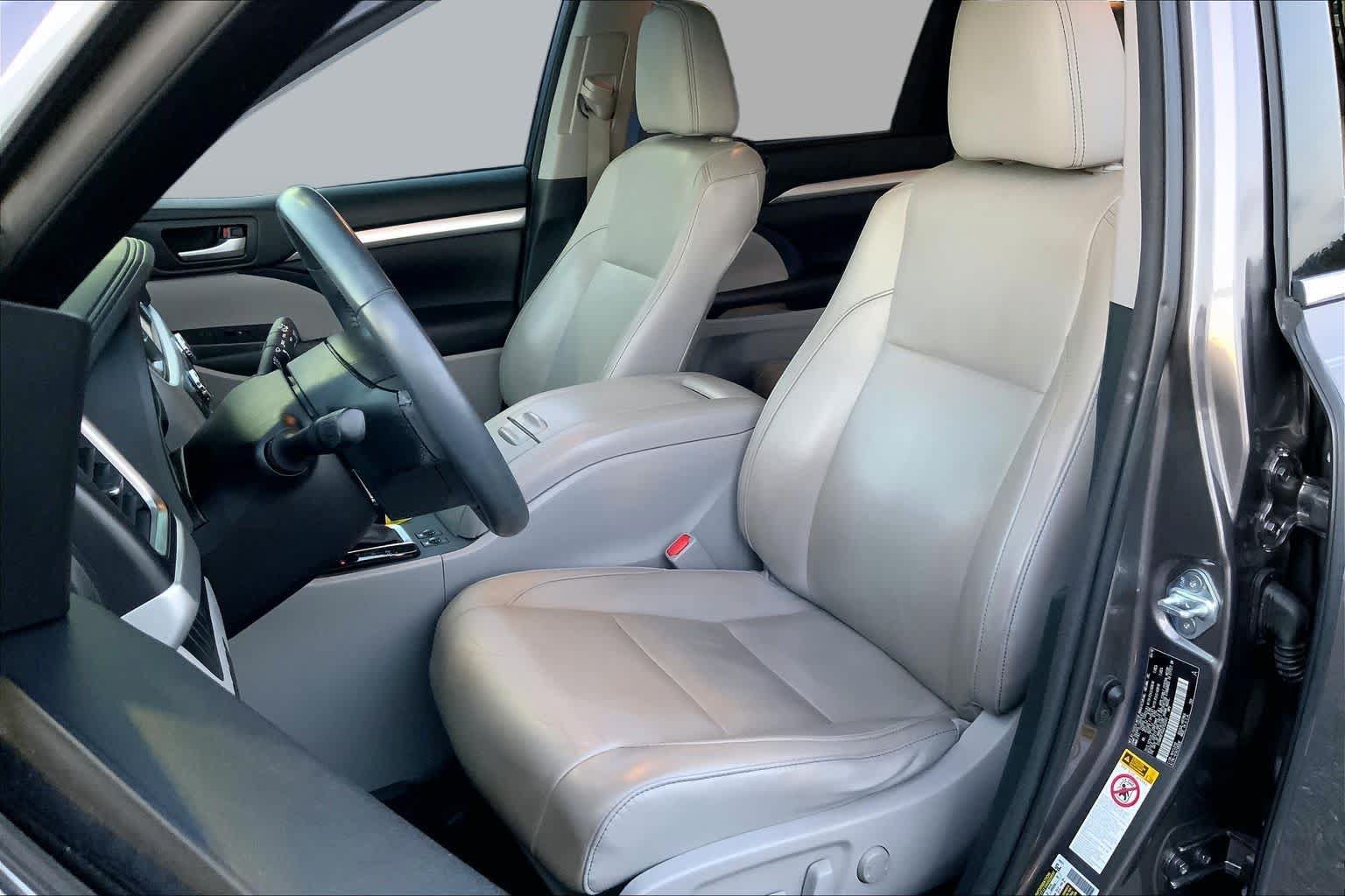 Used 2016 Toyota Highlander XLE FWD image 8