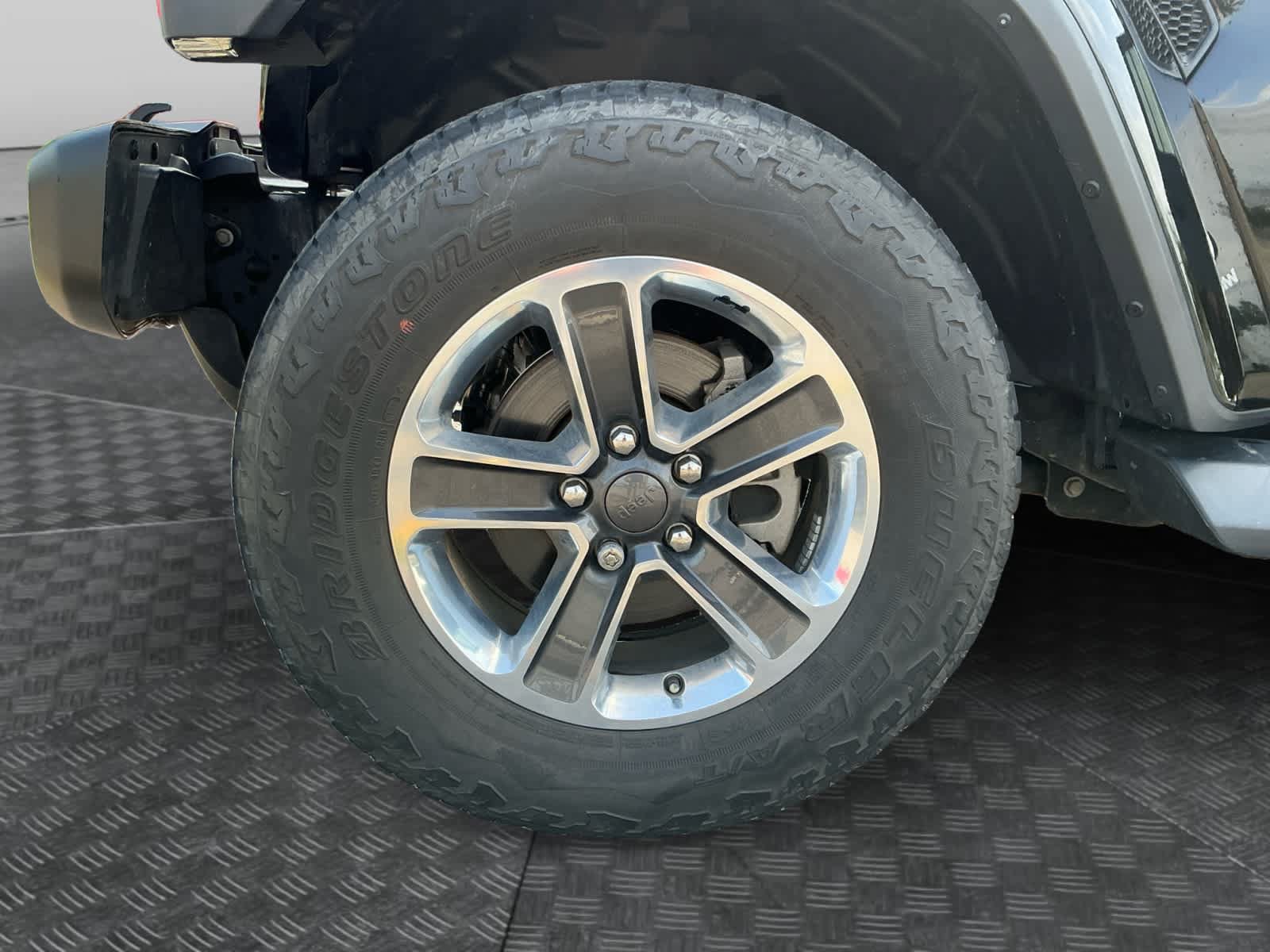 Used 2018 Jeep Wrangler Unlimited Sahara AWD/4WD image 14