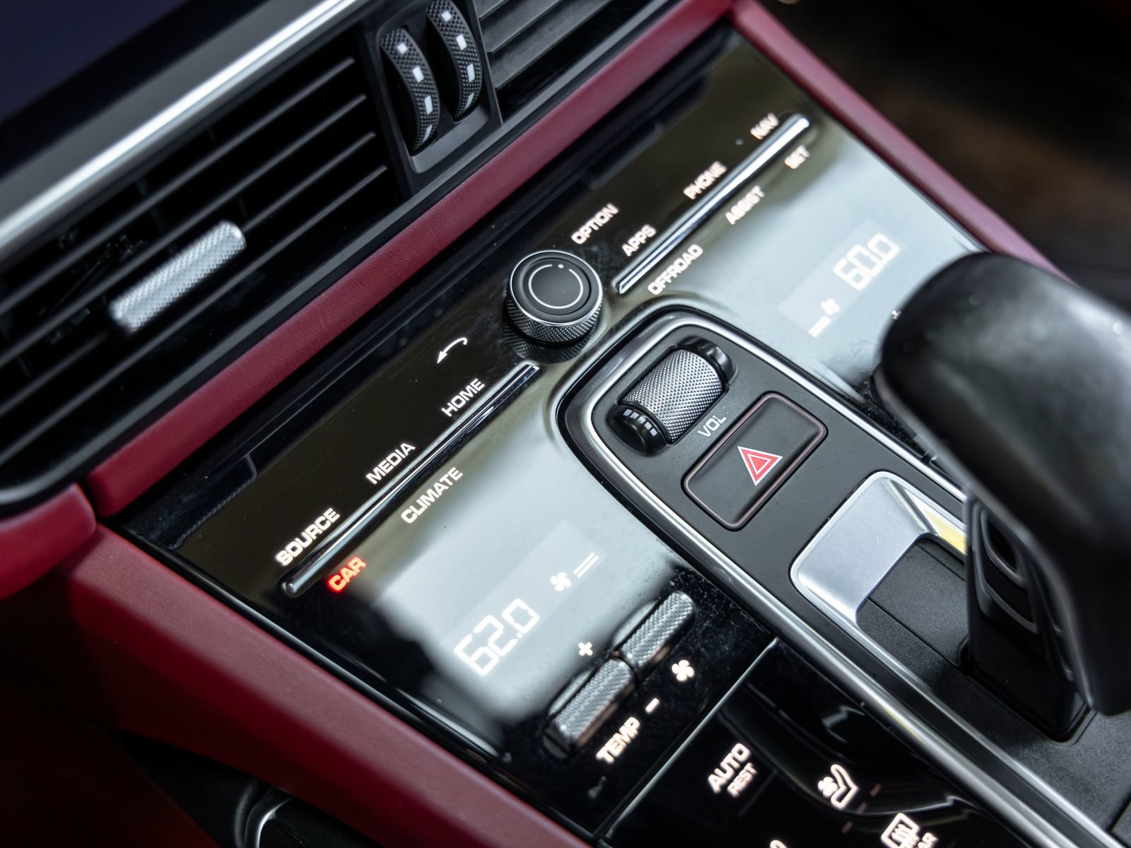 Certified 2022 Porsche Cayenne Turbo S AWD/4WD image 40