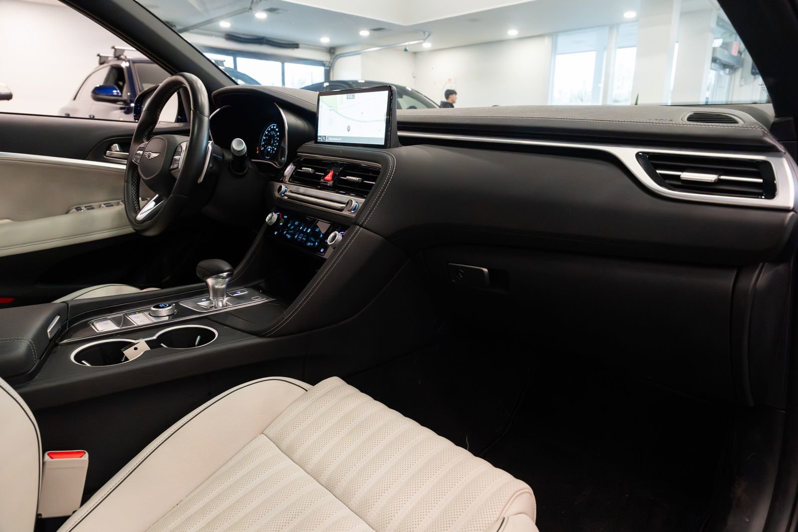 Used 2024 Genesis G70 3.3T Advanced image 10