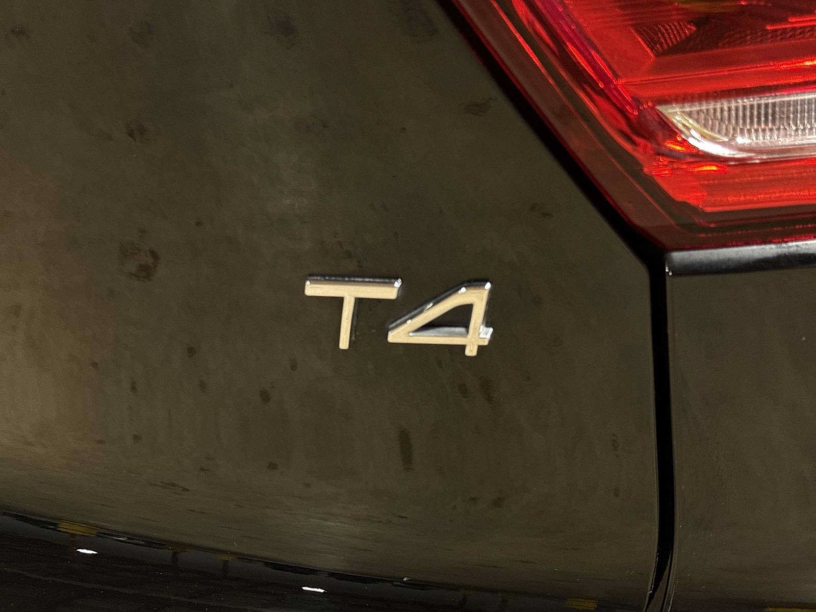 Used 2019 Volvo XC40 T4 Momentum FWD image 27