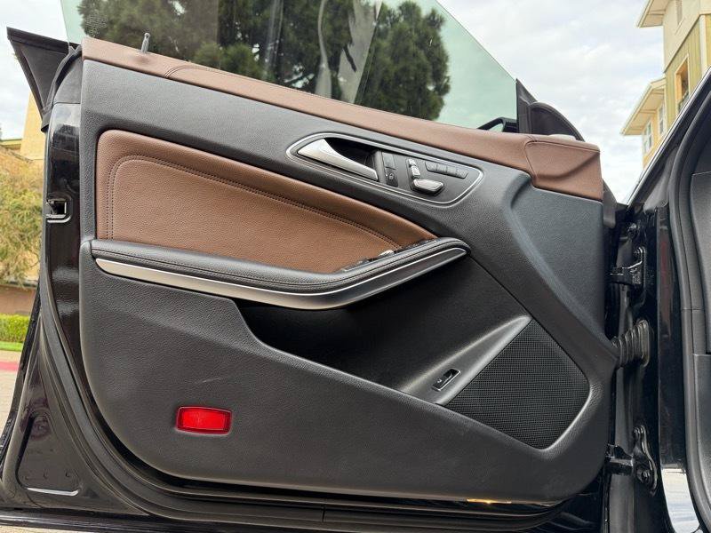 Used 2018 Mercedes-Benz CLA 250 image 32