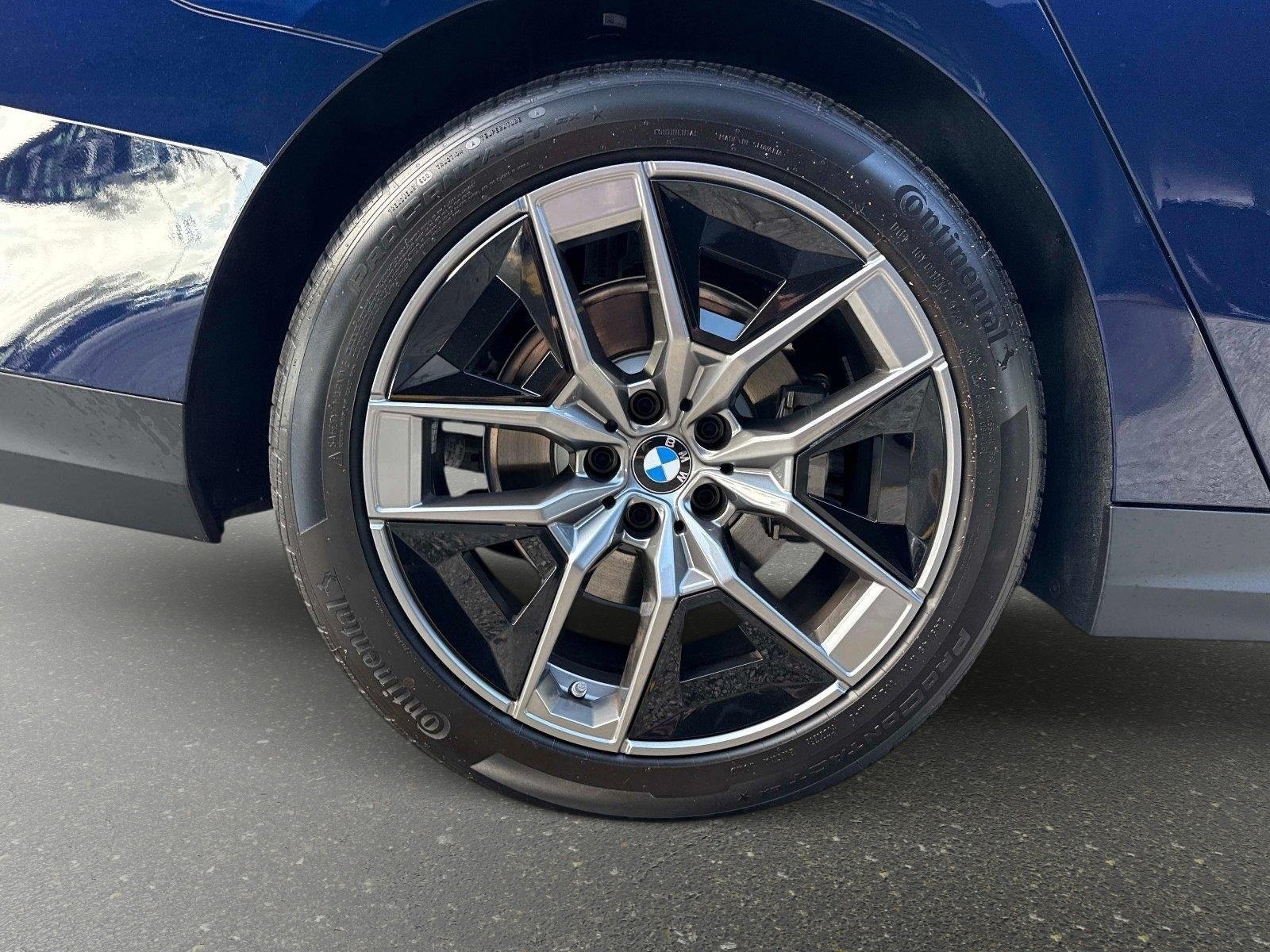 Used 2026 BMW 530i xDrive AWD/4WD image 18