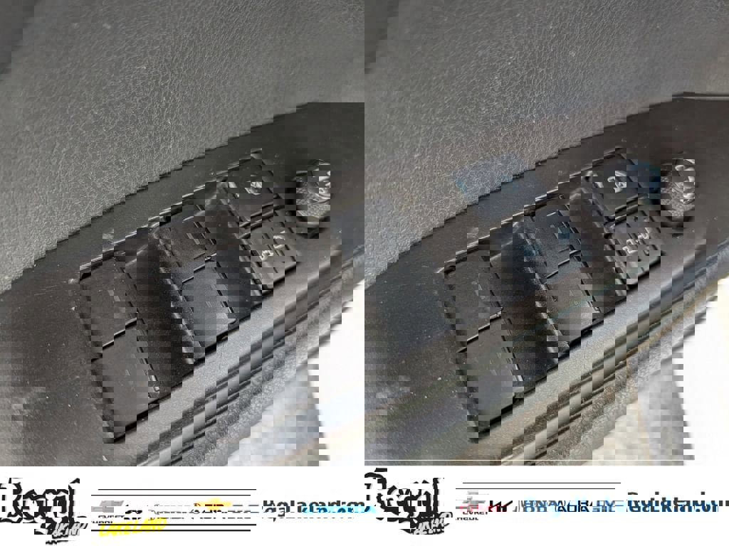 Used 2021 Toyota Camry SE image 16