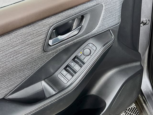 Used 2023 Nissan Rogue SV image 14