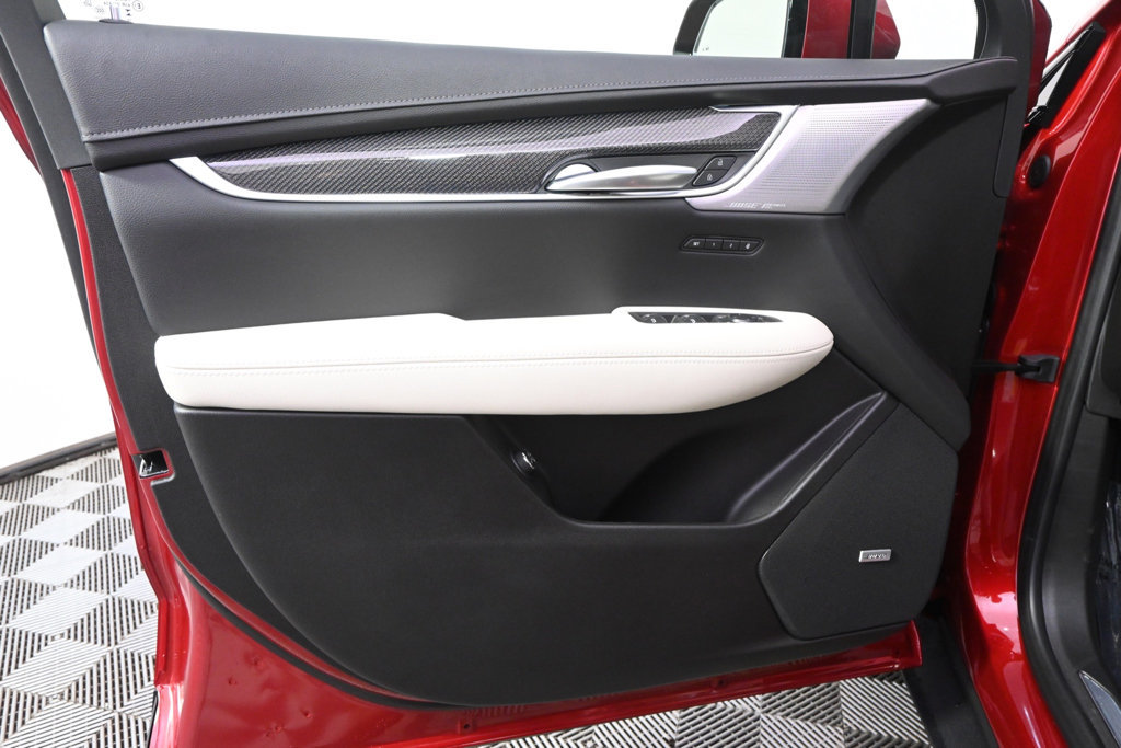 New 2026 Cadillac XT5 Sportv w/ LPO, Floor Liner Package AWD/4WD image 22