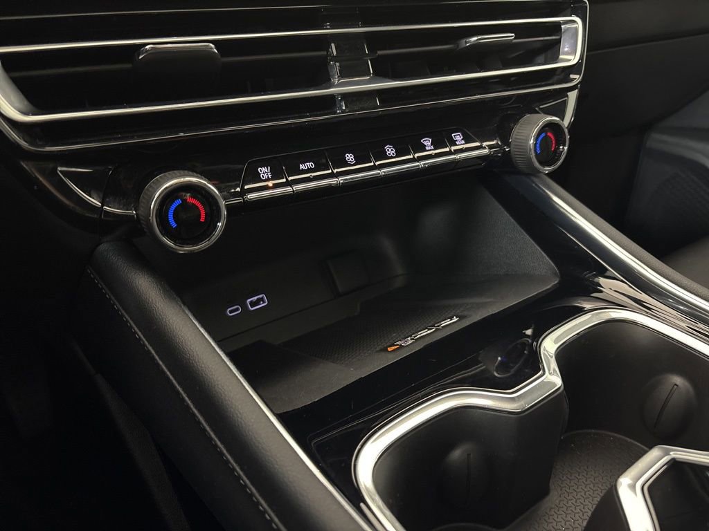 Used 2025 Chevrolet Traverse LT w/ Sun and Wheel Package image 31