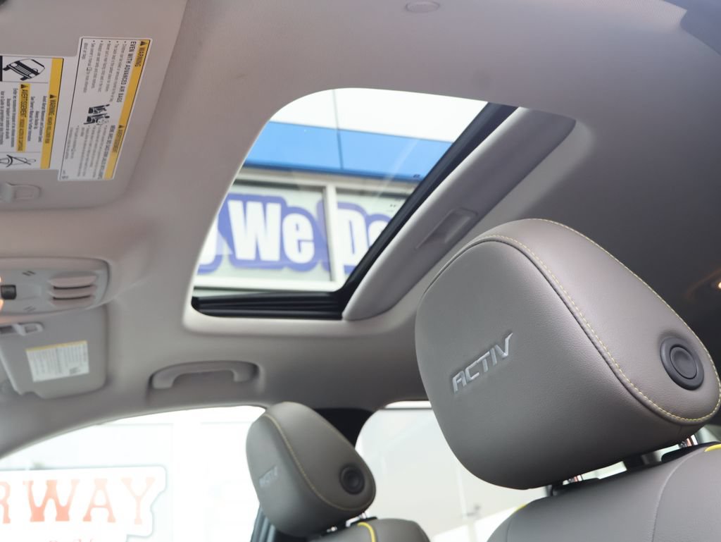 Used 2025 Chevrolet Trax ACTIV w/ Sunroof Package FWD image 23