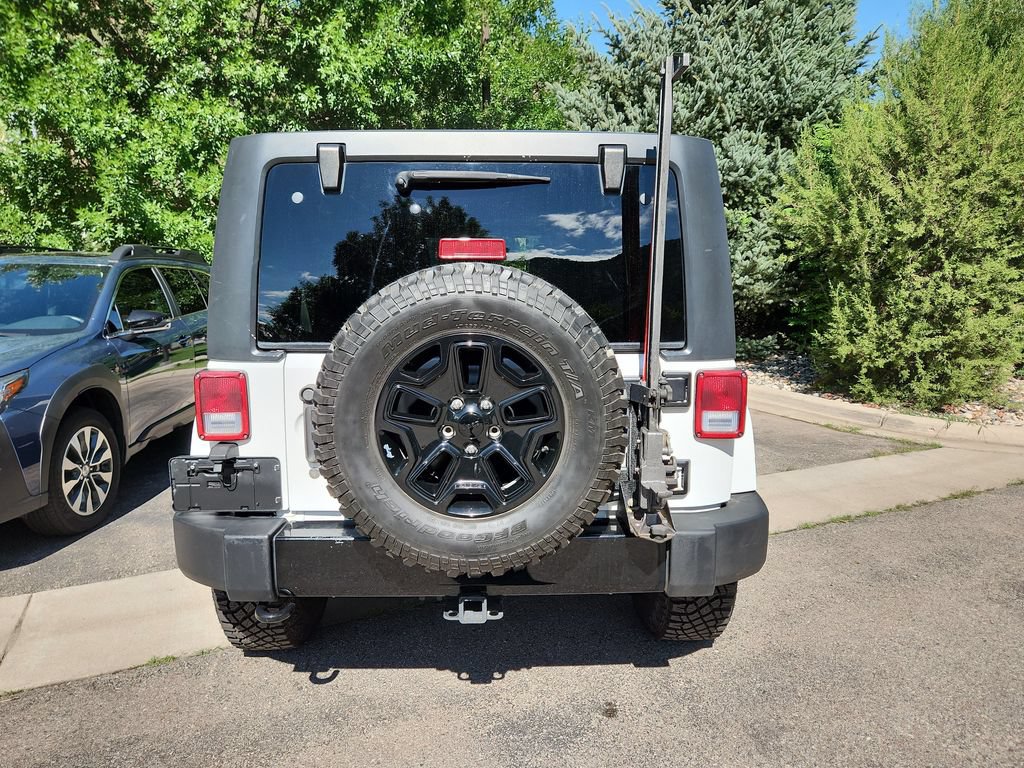 Used 2014 Jeep Wrangler Unlimited Sahara AWD/4WD image 11