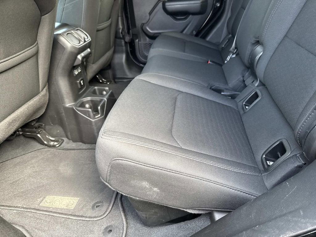 Used 2022 Jeep Gladiator Sport image 21