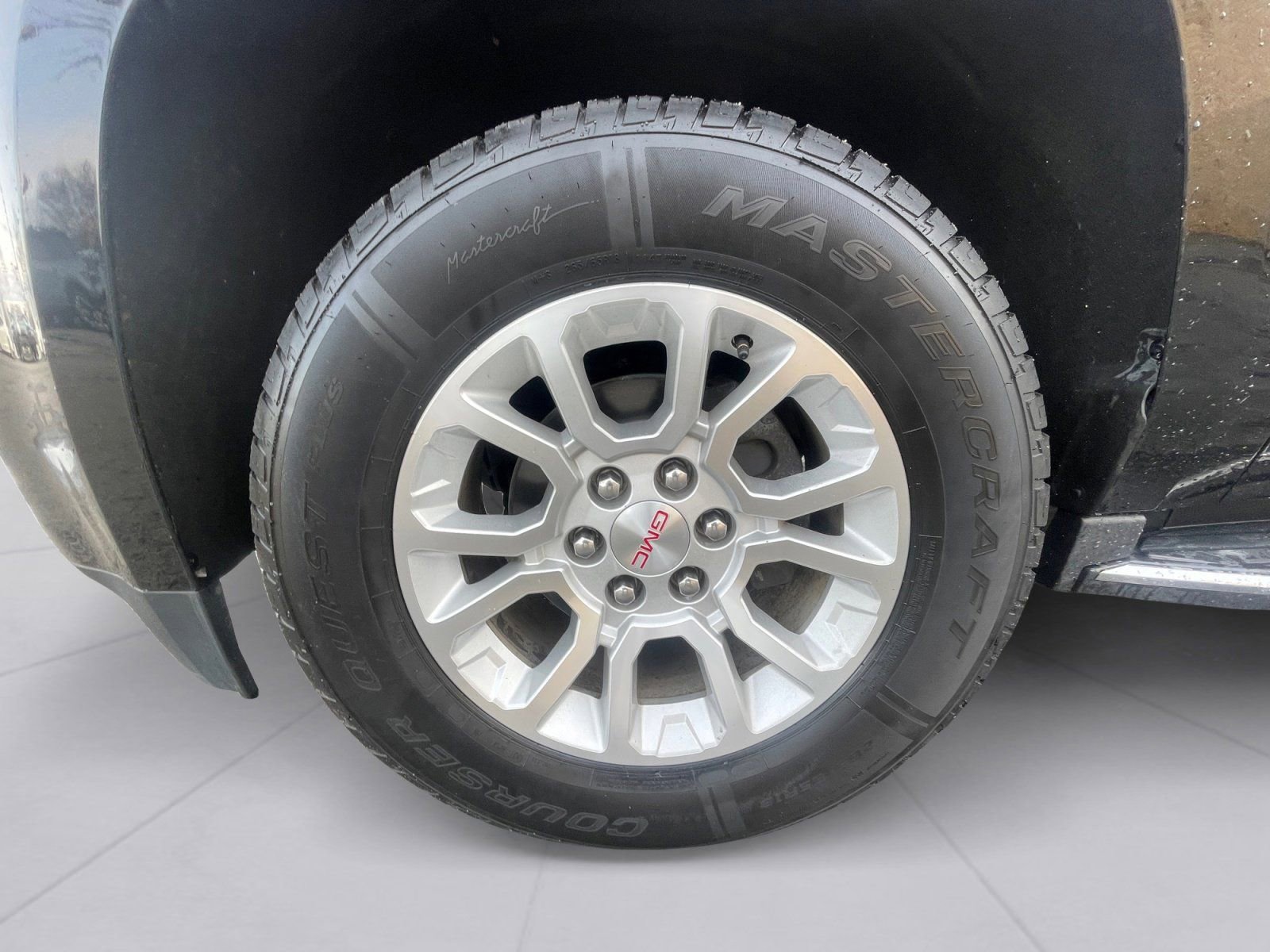 Used 2018 GMC Yukon XL SLT w/ Open Road Package image 9