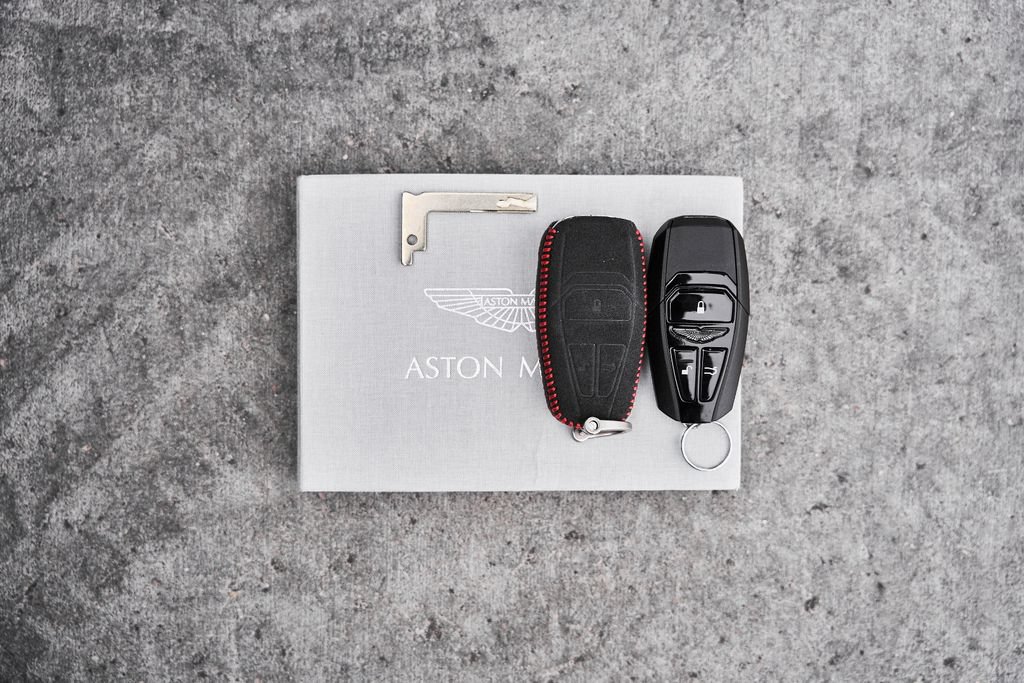 Used 2023 Aston Martin V8 Vantage Coupe RWD image 60