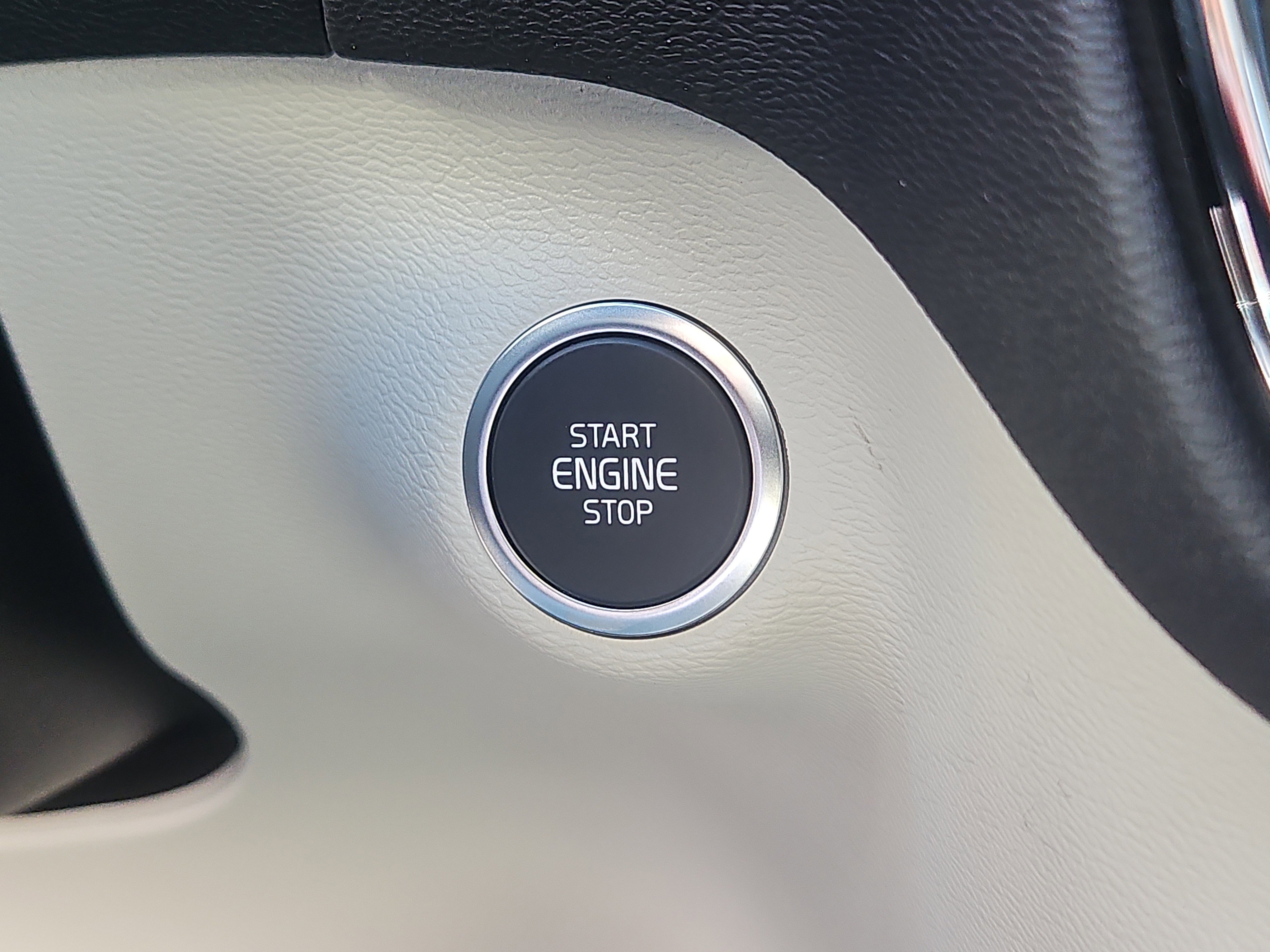 New 2026 Volvo XC40 B5 Ultra w/ Protection Package Premier image 15