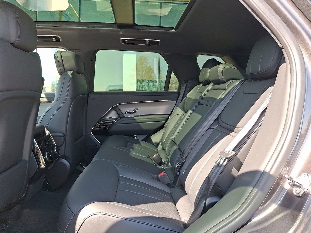New 2026 Land Rover Range Rover Sport SE AWD/4WD image 6