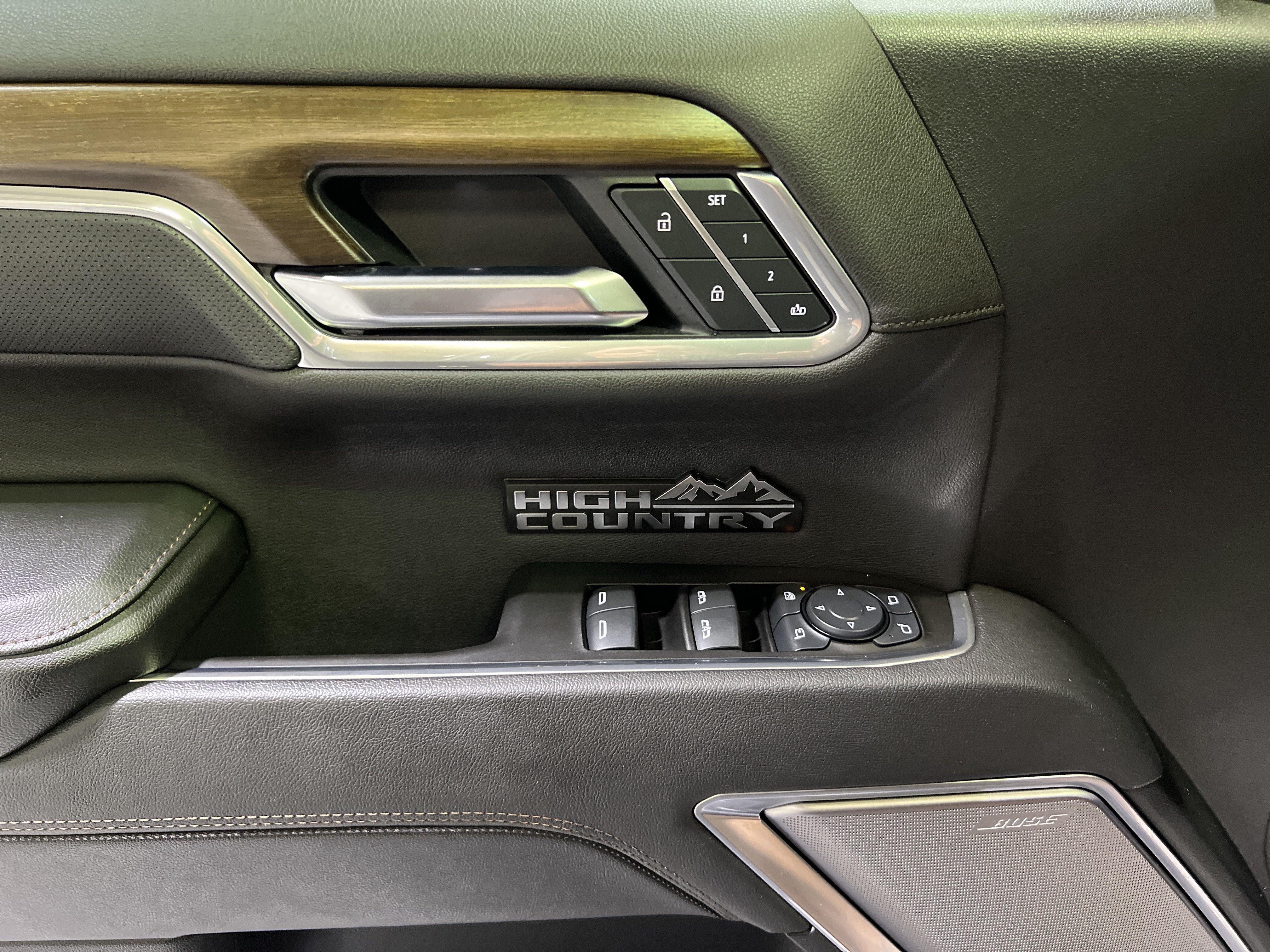 Certified 2025 Chevrolet Silverado 1500 High Country w/ Midnight Edition AWD/4WD image 25