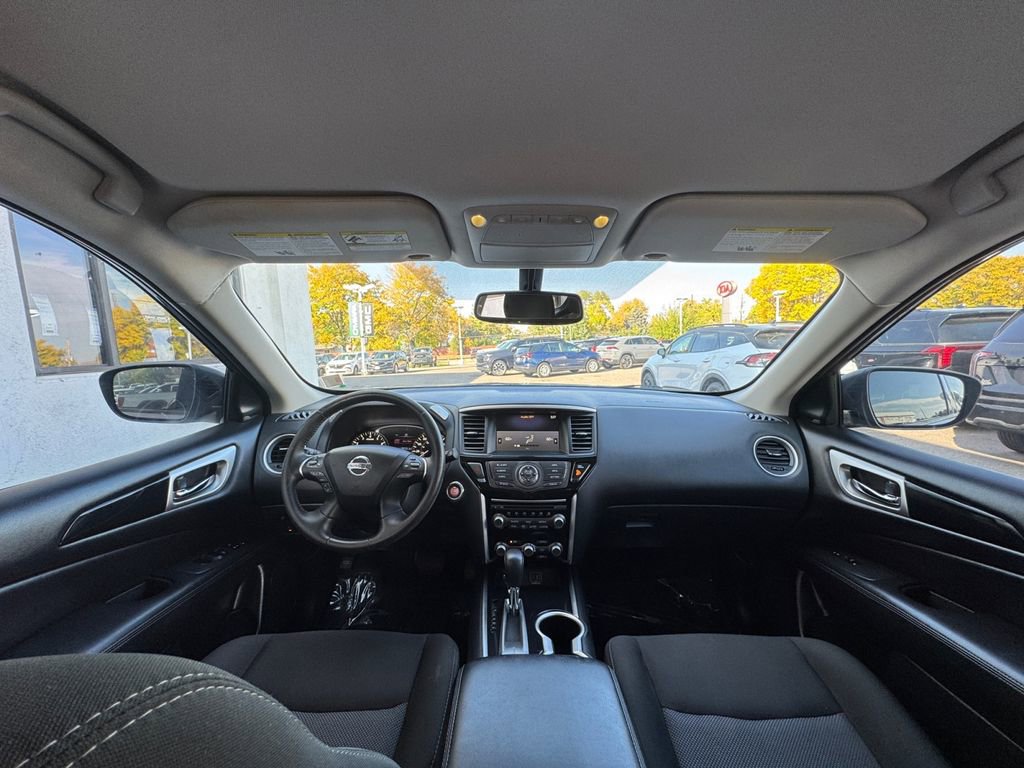 Used 2020 Nissan Pathfinder SV image 24