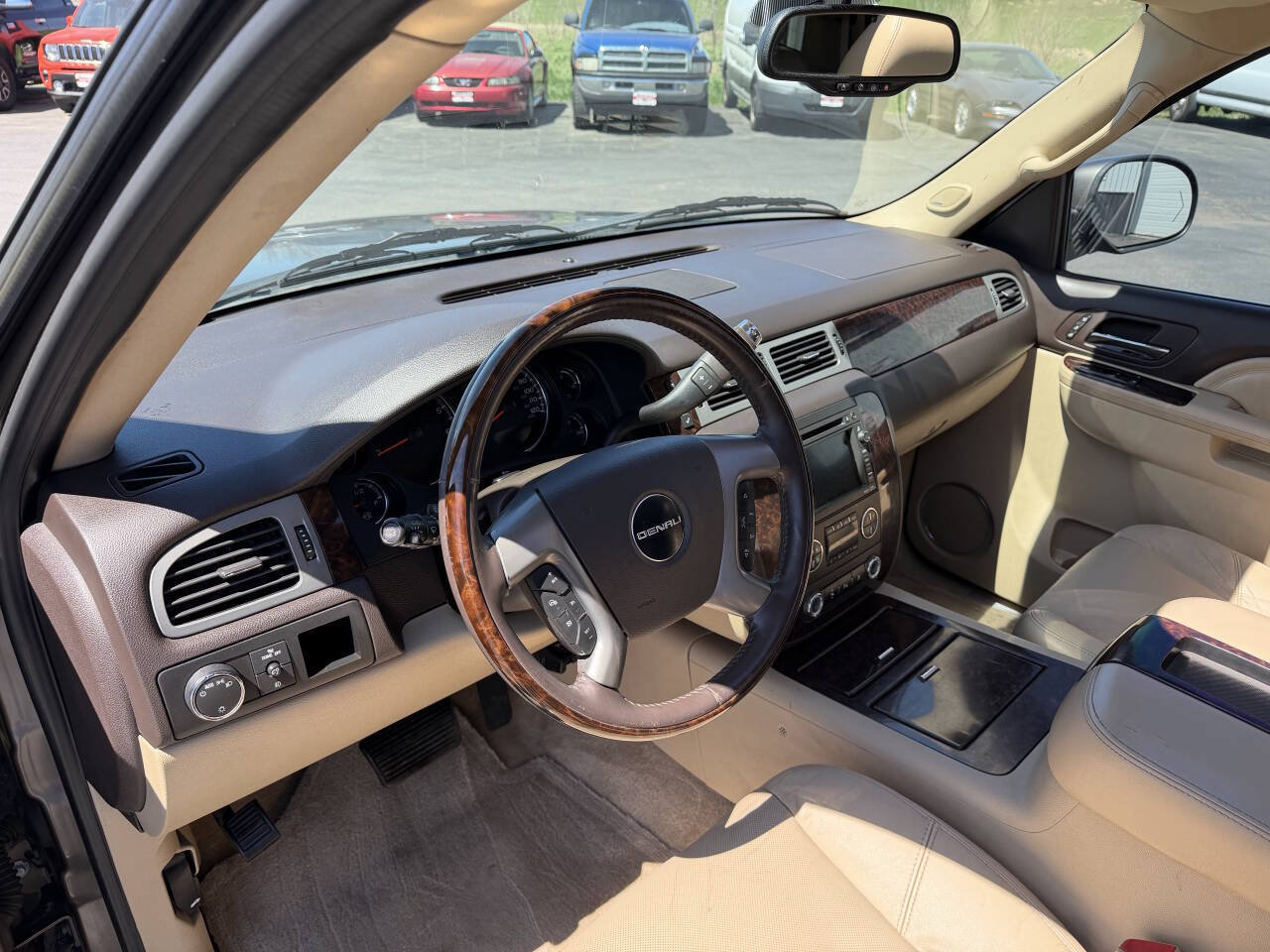 Used 2011 GMC Yukon Denali AWD/4WD image 12