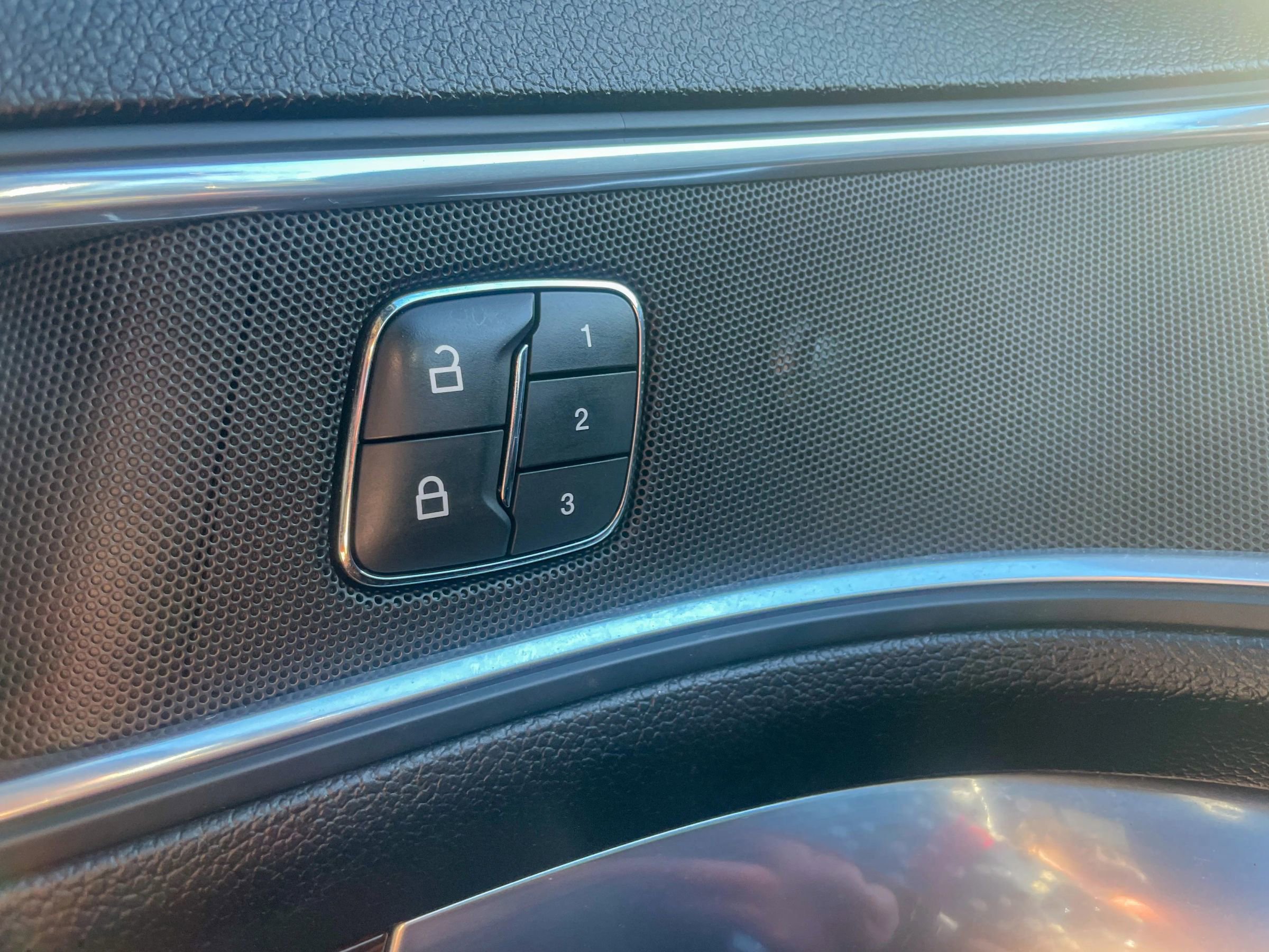 Used 2018 Ford Explorer Limited image 36