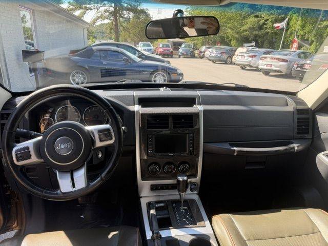 Used 2011 Jeep Liberty 70th Anniversary AWD/4WD image 16