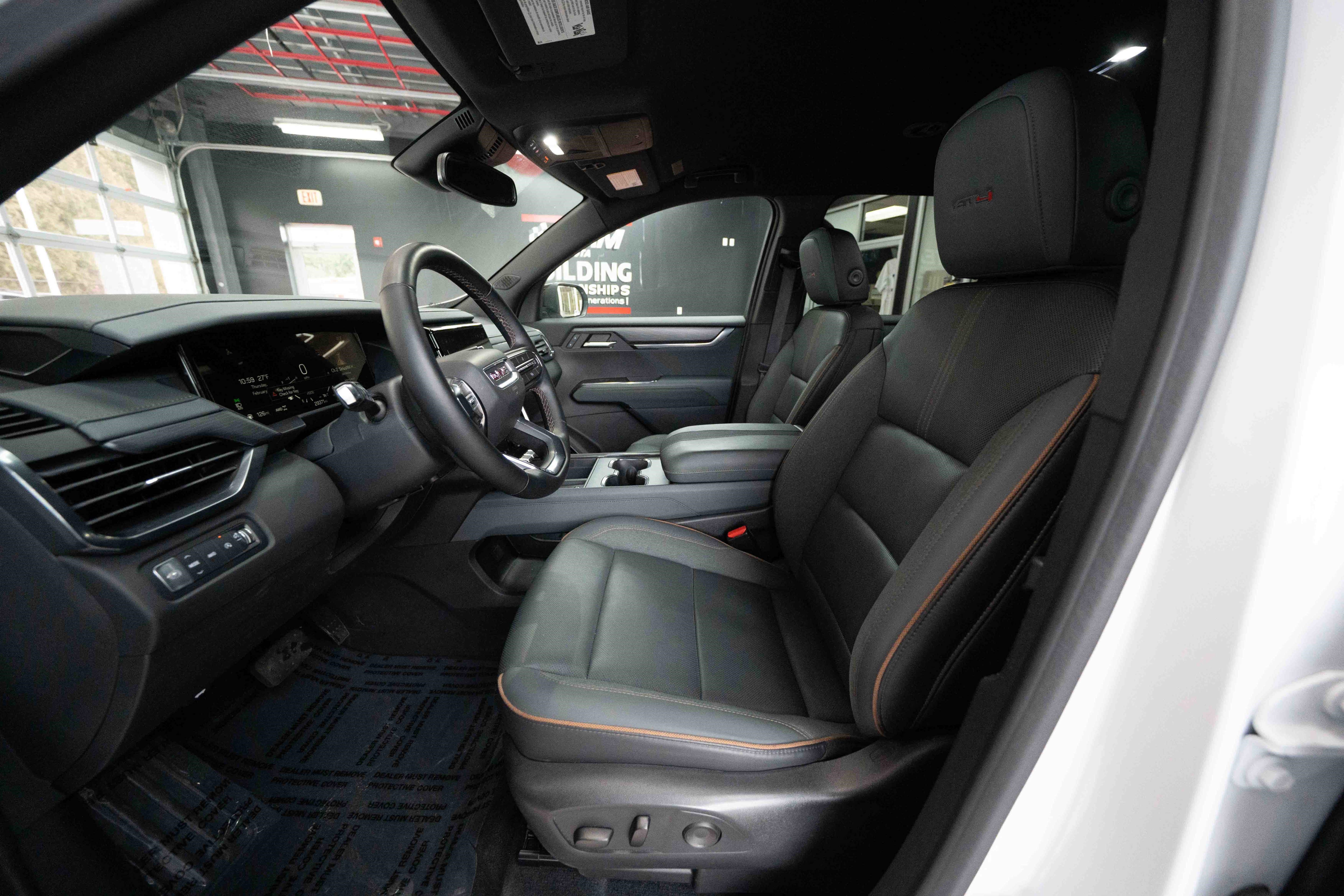 Used 2024 GMC Acadia AT4 w/ Luxury Package image 9