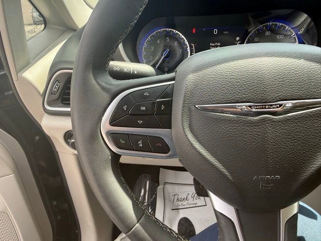 Used 2023 Chrysler Pacifica Touring-L image 20