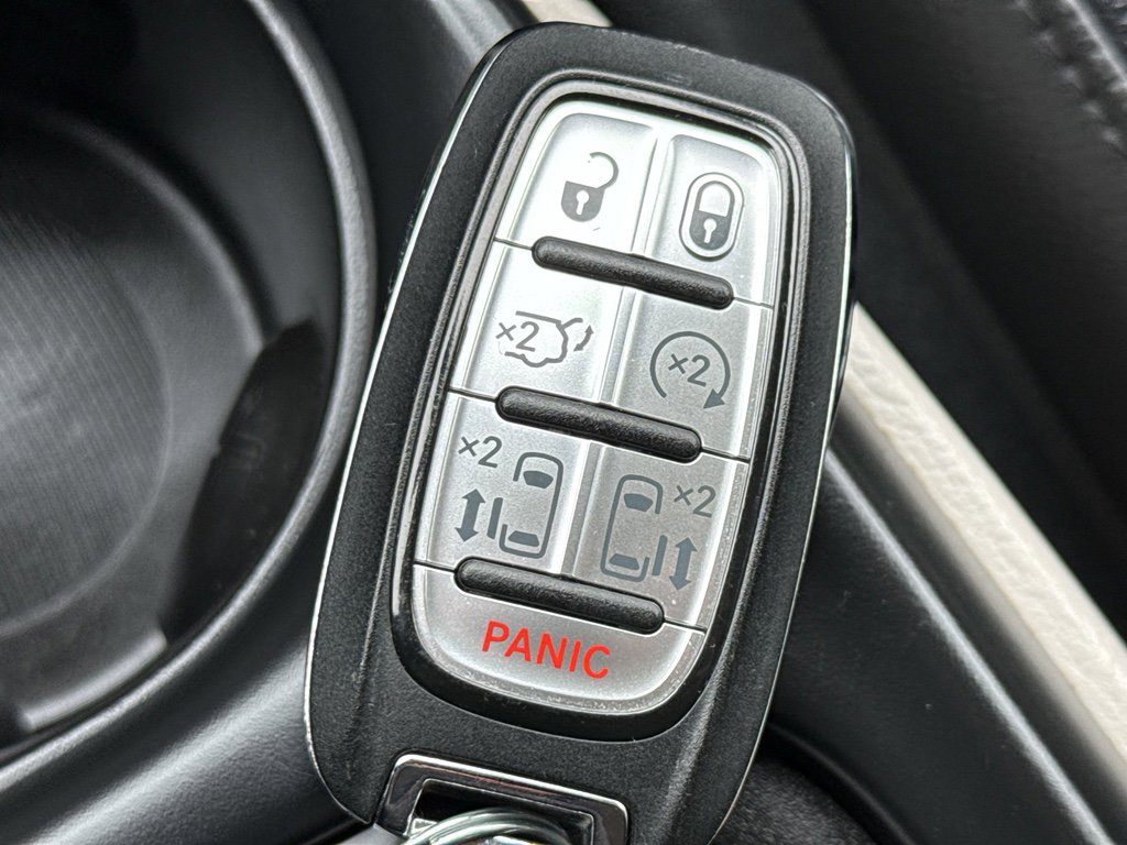 Used 2018 Chrysler Pacifica Touring-L image 35