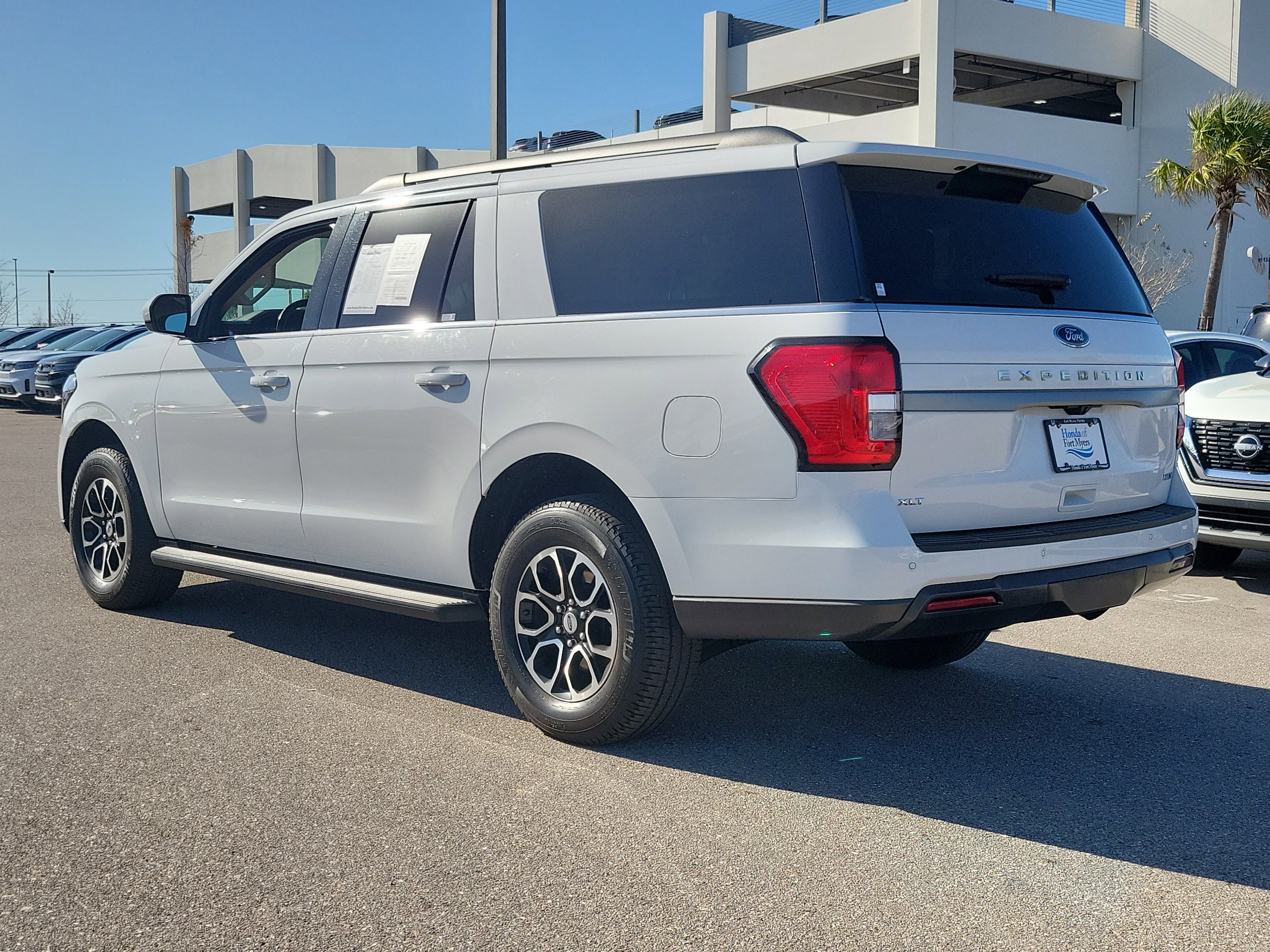 Used 2024 Ford Expedition Max XLT image 4