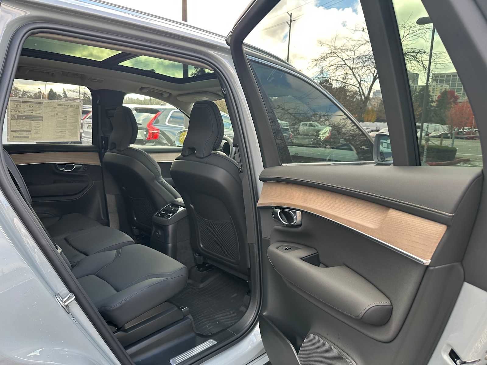 New 2026 Volvo XC90 T8 Plus image 13