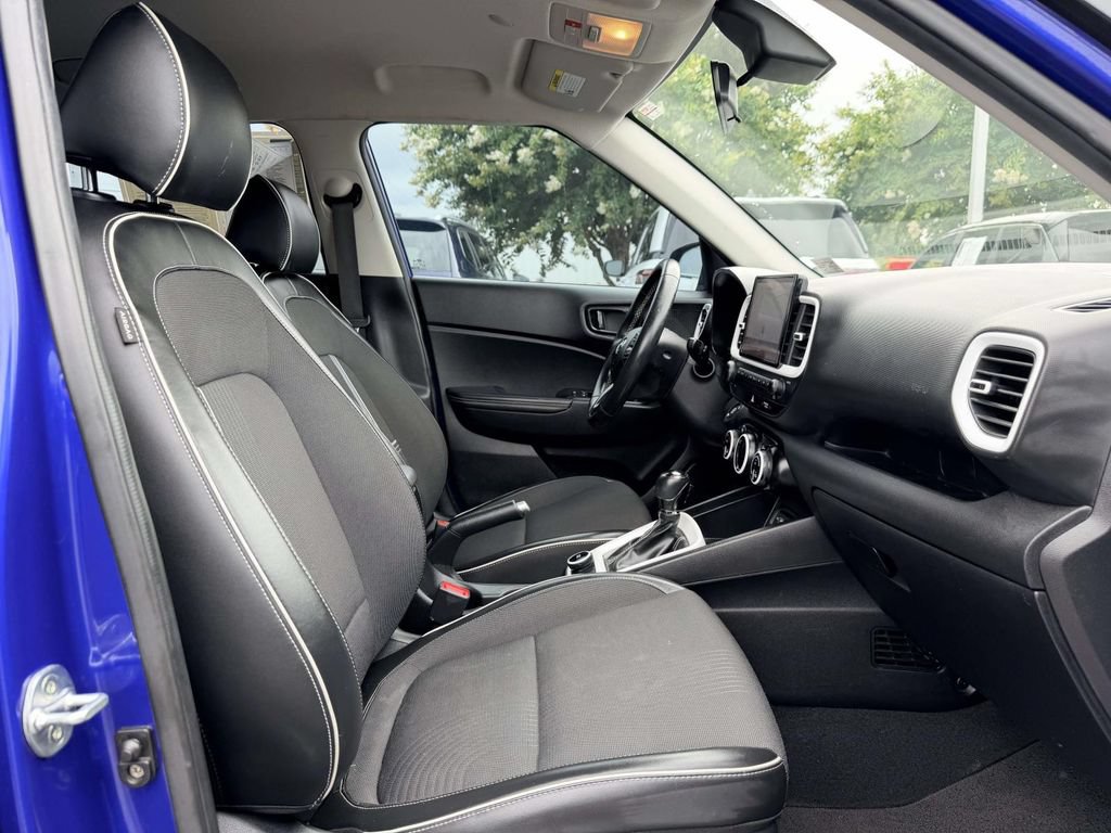 Used 2022 Hyundai Venue Limited w/ Cargo Package FWD image 9