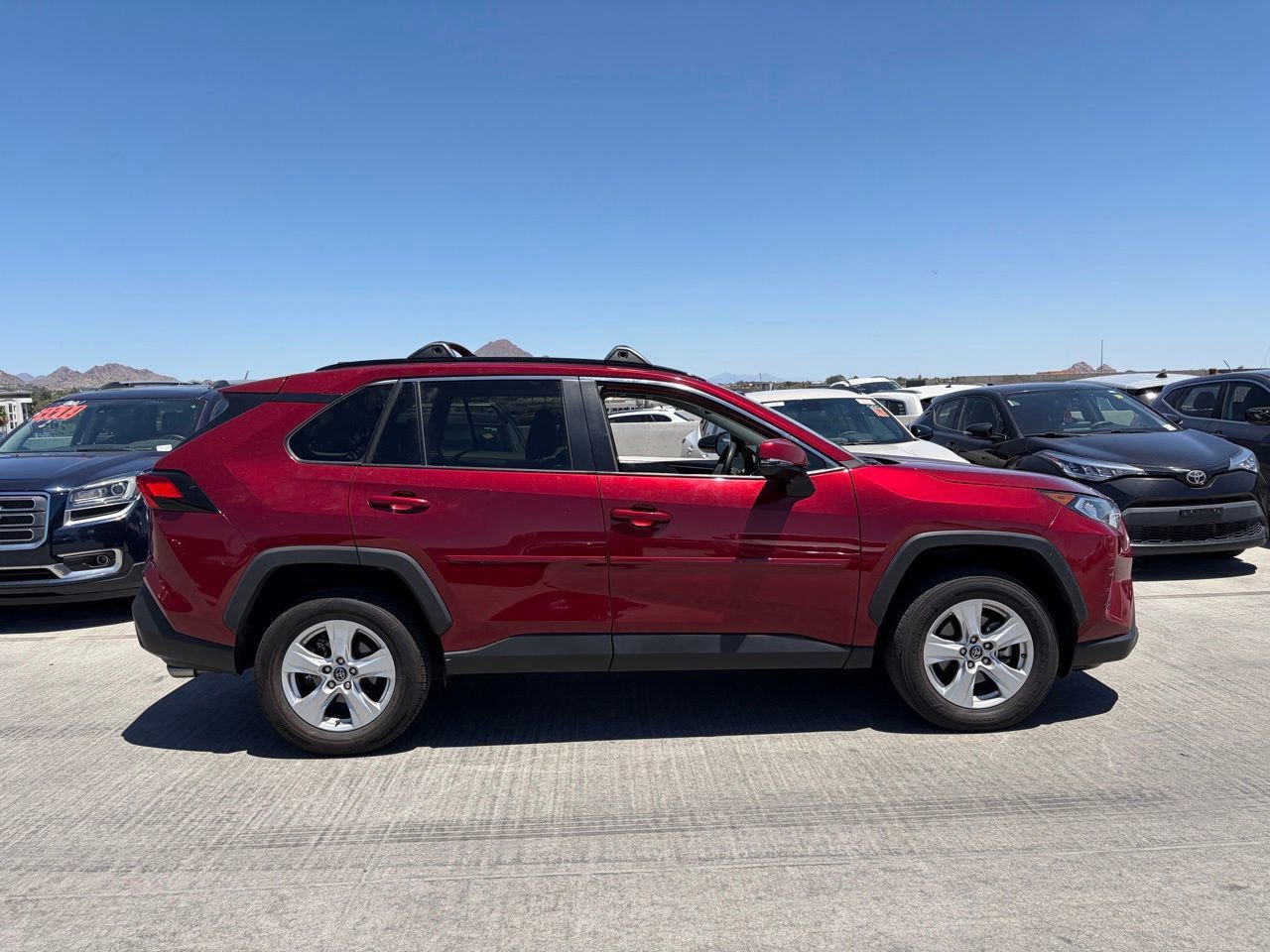 Used 2020 Toyota RAV4 XLE w/ Convenience Package FWD image 3