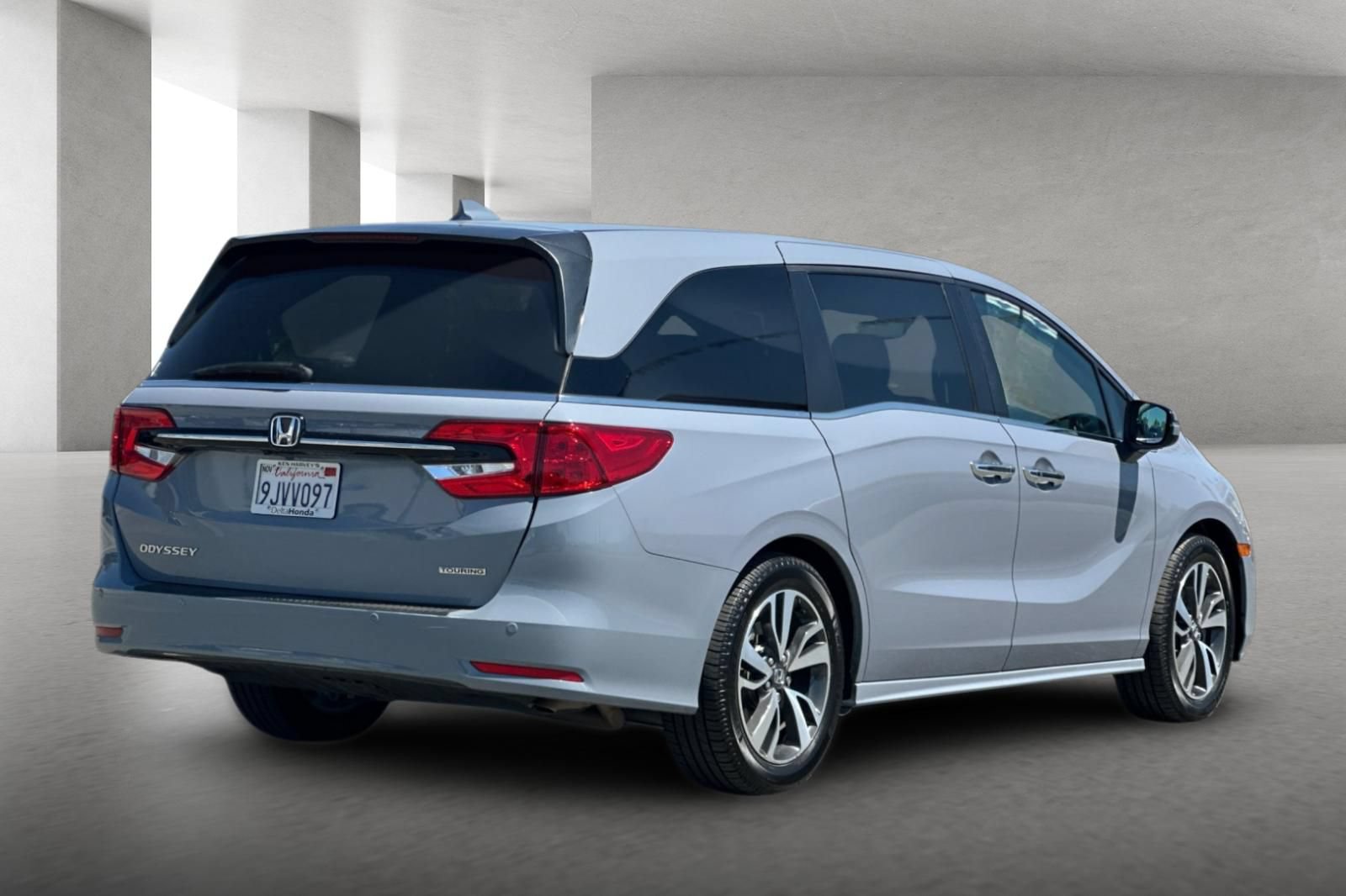 Used 2024 Honda Odyssey Touring image 4
