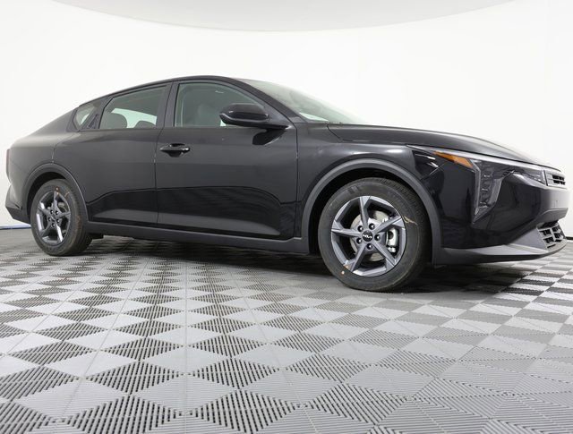 Certified 2025 Kia K4 LXS image 3