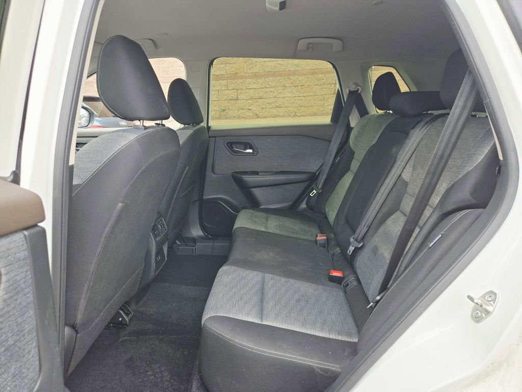 Used 2023 Nissan Rogue SV image 12