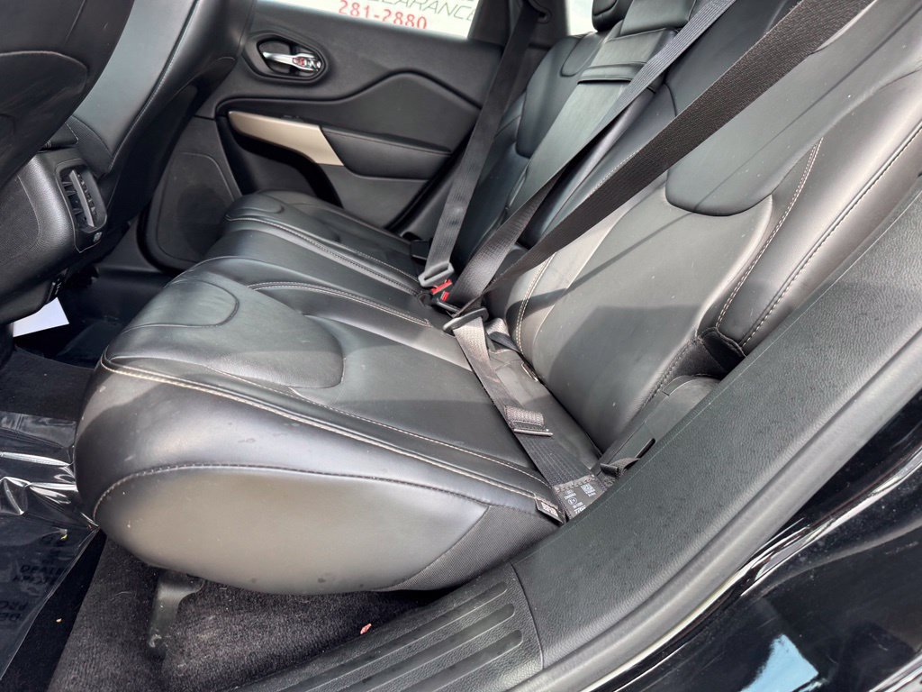 Used 2018 Jeep Cherokee Limited AWD/4WD image 9