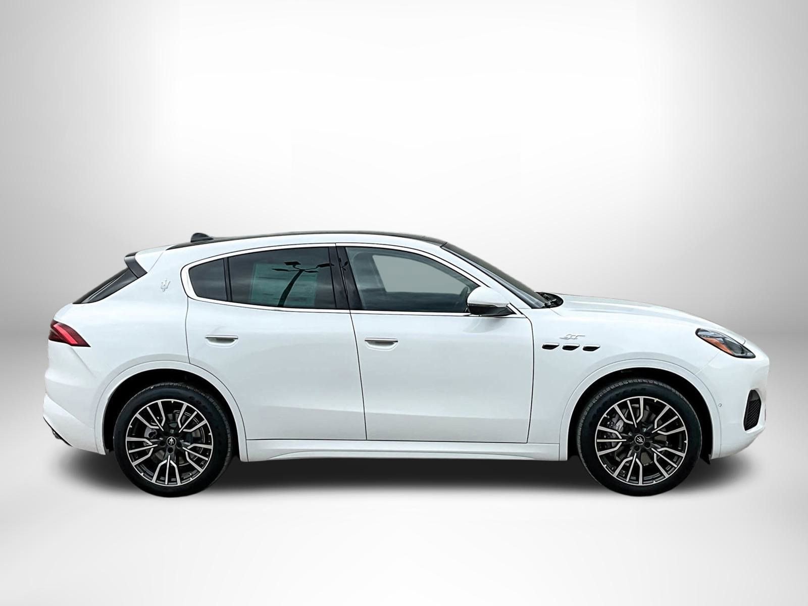 Used 2024 Maserati Grecale GT image 4