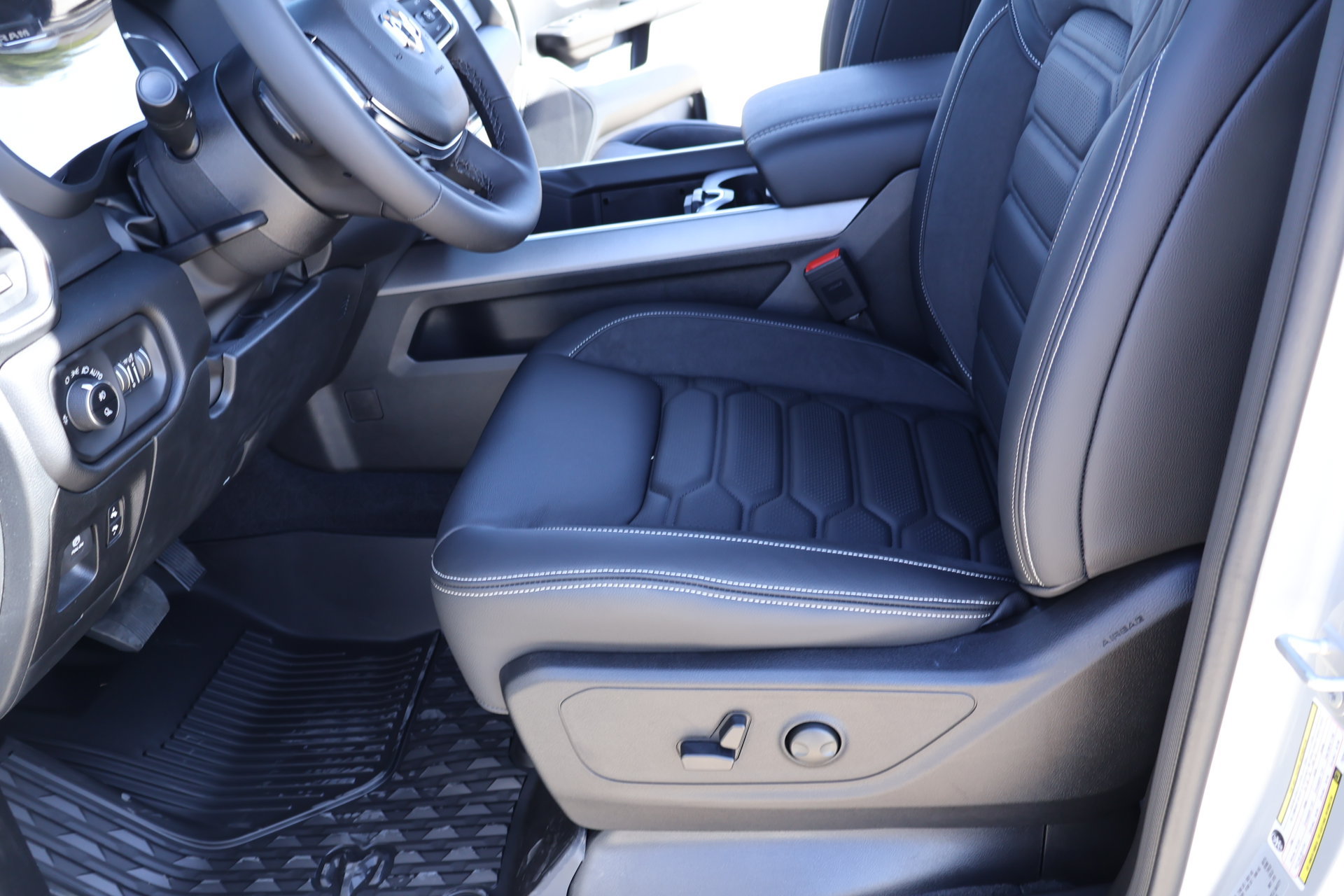 New 2026 RAM 1500 Big Horn AWD/4WD image 12
