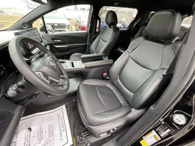 Used 2025 Toyota Sienna XLE Woodland Edition image 14
