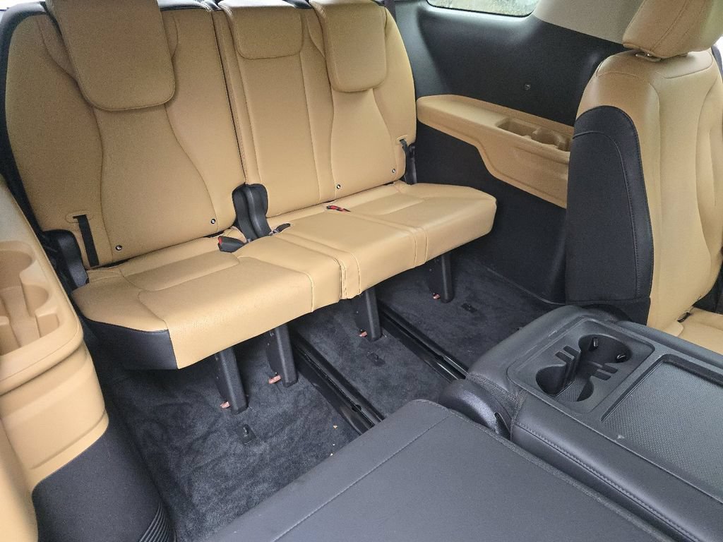 Used 2023 Kia Carnival LX FWD image 15
