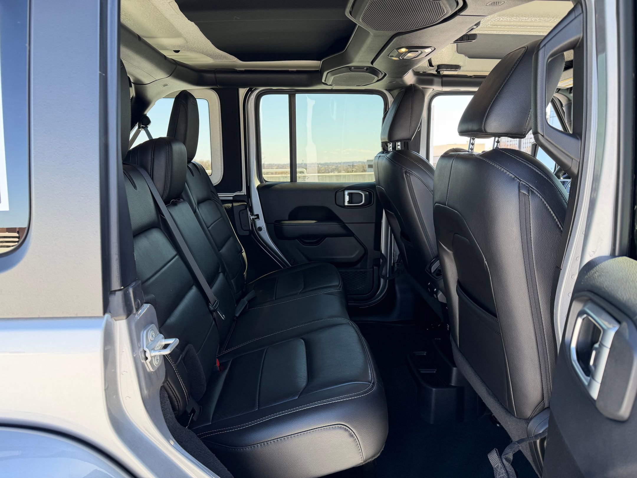 Used 2019 Jeep Wrangler Unlimited Sahara image 15